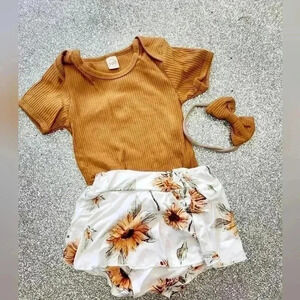 Nwot 3 to 6 month  2 piece sunflower skort